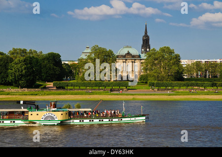 Blick über die Elbe auf Neustadt, Dampfer, Dresden, Deutschland Stockfoto