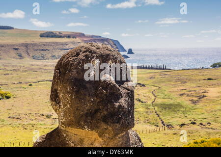 Rano Raraku, der Steinbruch für alle Moai Statuen auf den Osterinseln (Isla de Pascua) (Rapa Nui), der UNESCO, Chile Stockfoto