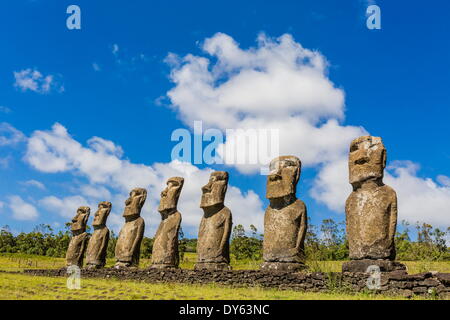 Sieben Moais am Ahu Akivi, der erste restaurierte Altar auf Ostern Insel (Isla de Pascua) (Rapa Nui), der UNESCO, Chile Stockfoto