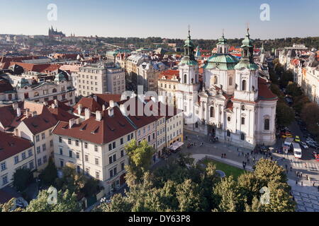 Blick auf die Altstadt Altstädter Ring, St.-Nikolaus-Kirche und Burgviertel, königlicher Palast und St.-Veits-Dom, Prag, Tschechische Republik Stockfoto