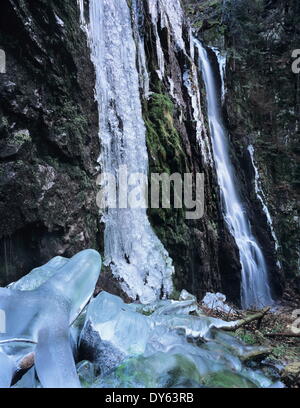 Eisskulpturen Sie, Burgbach Wasserfall, Bad Rippldsau-Schappach, Schwarzwald, Baden-Württemberg, Deutschland, Europa Stockfoto