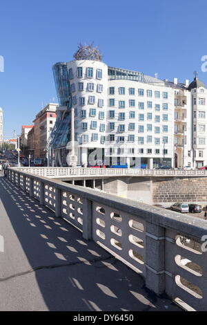 Tanzendes Haus (Ginger und Fred) von Frank Gehry, Prag, Böhmen, Tschechische Republik, Europa Stockfoto