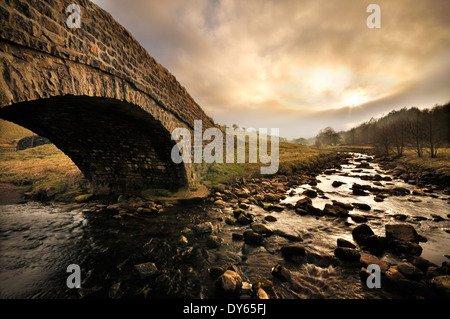 Brücke und Fluss in Yorkshire dales Stockfoto