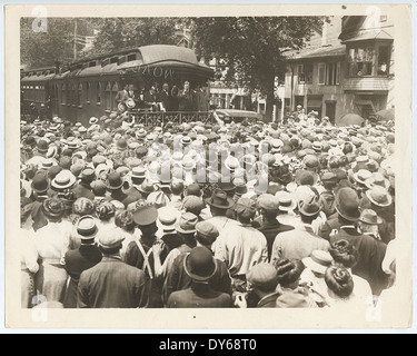 [Der ehemalige Präsident Theodore Roosevelt bei einer Rede von einem Zug] Stockfoto