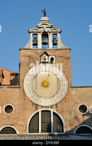 24-Stunden-Uhr auf die Kirche von San Giacomo di Rialto Campo San Giacomo Venedig Italien Stockfoto