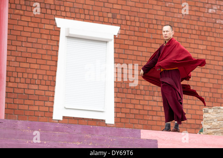 Mönch in einem buddhistischen Zentrum Rinpoche Bagsha in Ulan-Ude, Burjatien, Sibirien, Russland Stockfoto
