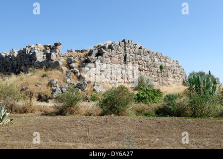 Ein Abschnitt Nord-westlichen Seite mykenischen Zyklopenmauern Tiryns Peloponnes Griechenland möglicherweise port Mykene, Stockfoto