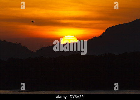 Sonnenuntergang über das Kandalama Reservoir in Dambulla, Sri Lanka 5 Stockfoto