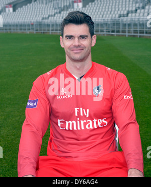 James Anderson Posen in Lancashire Eintages-Kit bei der Vorsaison photocall Stockfoto