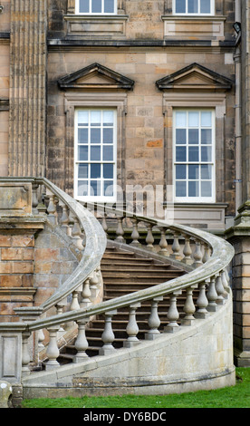 Blick auf die komplizierten geschwungenen Balustrade der South Front of Duff House in der Nähe von Banff im Nordosten Schottlands Stockfoto