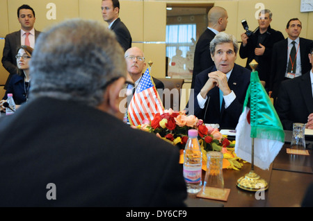 Secretary Kerry Plays algerische Außenminister zu Beginn des strategischen Dialogs Stockfoto