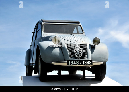 2 CV Citroën Oldtimer Lempdes Auvergne Frankreich Stockfoto