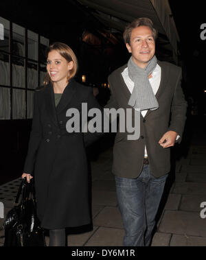 Prinzessin Beatrice und ihr Freund Dave Clark verlassen Lou Lou s Private Member ClubFeaturing: Prinzessin Beatrice, Dave Clark Where: London United KingdomWhen: 13. Dezember 2012 Stockfoto