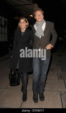 Prinzessin Beatrice und ihr Freund Dave Clark verlassen Lou Lou s Private Member ClubFeaturing: Prinzessin Beatrice, Dave Clark Where: London United KingdomWhen: 13. Dezember 2012 Stockfoto