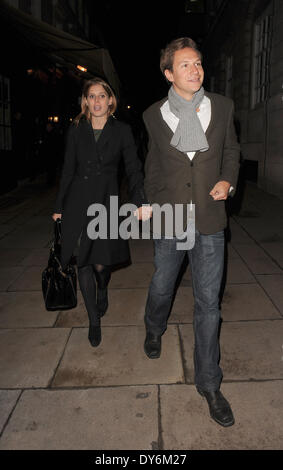 Prinzessin Beatrice und ihr Freund Dave Clark verlassen Lou Lou s Private Member ClubFeaturing: Prinzessin Beatrice, Dave Clark Where: London United KingdomWhen: 13. Dezember 2012 Stockfoto