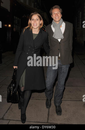 Prinzessin Beatrice und ihr Freund Dave Clark verlassen Lou Lou s Private Member ClubFeaturing: Prinzessin Beatrice, Dave Clark Where: London United KingdomWhen: 13. Dezember 2012 Stockfoto