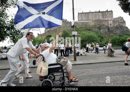 Protest gegen den G8-Gipfel in Edinburgh die Armut zu machen. Stockfoto