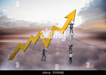 Zusammengesetztes Bild Business Teams mit Pfeil nach oben Stockfoto