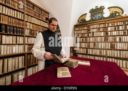Stams - das Leben der Zisterzienser-Mönche - Stiftsbibliothek - März 2013 Stockfoto