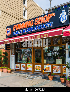 Die berühmten Pudding Shop (Lale Restaurant) auf Divan Yolu Caddesi im Stadtteil Sultanahmet, Istanbul, Türkei Stockfoto