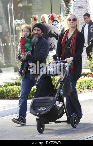Anthrax-Gitarrist Scott Ian und seiner Familie unterwegs im The Grove Featuring: Scott Ian Where: Los Angeles Kalifornien USA bei: 20. Dezember 2012 Stockfoto