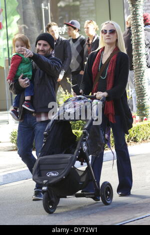 Anthrax-Gitarrist Scott Ian und seiner Familie unterwegs im The Grove Featuring: Scott Ian Where: Los Angeles Kalifornien USA bei: 20. Dezember 2012 Stockfoto