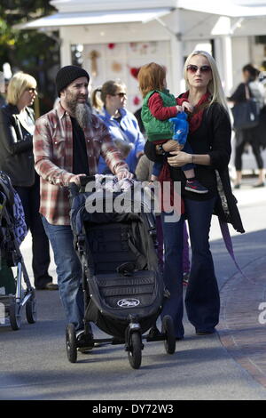 Anthrax-Gitarrist Scott Ian und seiner Familie unterwegs im The Grove Featuring: Scott Ian Where: Los Angeles Kalifornien USA bei: 20. Dezember 2012 Stockfoto