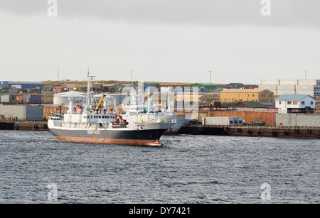 Fischerei-Patrouillenboot verlässt Port Stanley auf den Falklandinseln, die territoriale Warers für illegale Fischerei zu patrouillieren. Stockfoto