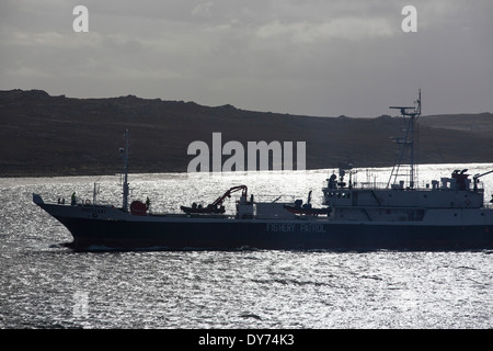 Fischerei-Patrouillenboot verlässt Port Stanley auf den Falklandinseln, die territoriale Warers für illegale Fischerei zu patrouillieren. Stockfoto