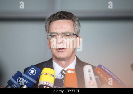 Berlin, Deutschland. 8. April 2014. Presseerklärung von Thomas de Maizière (CDU), Bundesminister des Innern, auf das Urteil des Europäischen Gerichtshofs (EuGH) in Sachen Bestandsdaten Speicher realisiert auf der Ebene der Fraktion des Reichstags in Berlin. / Bild: Heiko Maas, Bundesminister der Justiz. (Foto von Reynaldo Paganelli/NurPhoto) Bildnachweis: Reynaldo Paganelli/NurPhoto/ZUMAPRESS.com/Alamy Live-Nachrichten Stockfoto