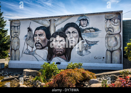 Native Heritage, Wandgemälde von Paul Ygartua in Chemainus, Cowichan Valley, Vancouver Island, British Columbia, Kanada Stockfoto