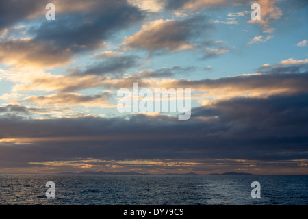 Sonnenuntergang über den Falkland-Inseln aus Argentinien, Südamerika. Stockfoto