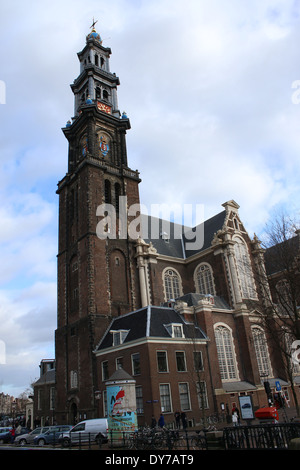 17. Jahrhundert Westerkerk mit Glockenturm in Amsterdam in den Niederlanden am Westermarkt im Jordaan-Viertel Stockfoto