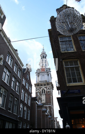 Turm der Zuiderkerk (südliche Kirche), ein aus dem 17. Jahrhundert protestantische Kirche in den Nieuwmarkt Bereich, Amsterdam, Niederlande Stockfoto