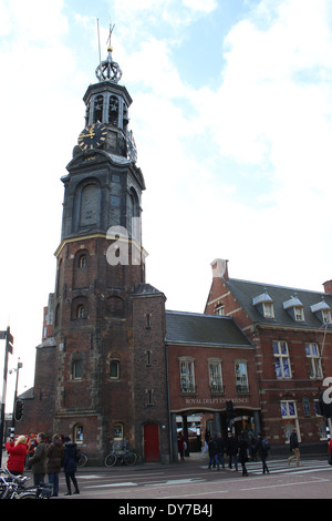 17. Jahrhundert Munttoren "Münzerturm" in Amsterdam, Niederlande am Muntplein quadratisch Stockfoto