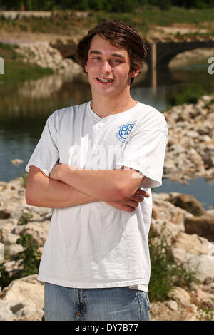 San Antonio, TX, USA. 14. April 2013. Finn Scribbick, Alamo Heights High School Taucher und 2013 All-Area Boys Taucher des Jahres fotografierte entlang der Mission erreichen des San Antonio River bei Padre Park, Sonntag, 14. April 2013. © San Antonio Express-News/ZUMAPRESS.com/Alamy Live-Nachrichten Stockfoto