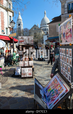 PARIS, Frankreich - 6. März 2011: Maler Verkauf ihrer Arbeit auf die berühmten Place du Tertre in Montmartre, Paris, Frankreich. Stockfoto