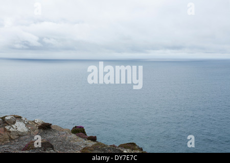Aus über den Atlantik von den Norden Cornish Klippen anzeigen Stockfoto