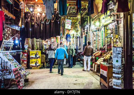 Der Nachtmarkt oder Souk in Luxor, Ägypten Stockfoto