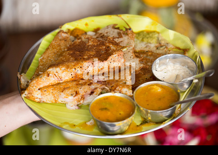 Zwiebel Rava Dosa in einem Restaurant in Madurai, Süd-Indien Stockfoto