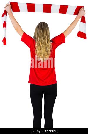 Jubelnde Fußball-Fan in rot Stockfoto