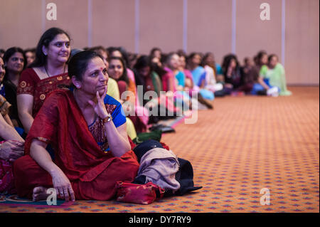 London, UK. 8. April 2014. Die Hindu-Gemeinschaft feiert Swaminarayan Jayanti in Neasden-Tempel in London, um die Manifestation auf der Erde von Bhagwan Swaminarayan 1781 zu markieren. Bildnachweis: Piero Cruciatti/Alamy Live-Nachrichten Stockfoto