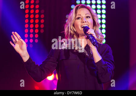 Deutsche Pop-Sängerin Helene Fischer live auf dem Schlager-Nacht Konzert, Luzern, Schweiz Stockfoto