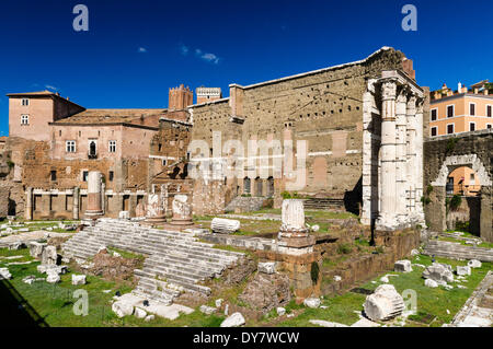 Tempel des Mars Ultor, Forum des Augustus, Foro di Augusto, Kaiserforen, auf der Rückseite des Hauses von den Rittern von Rhodos oder Stockfoto