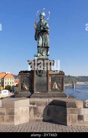 Skulptur auf der Karlsbrücke, Prag, Böhmen, Tschechische Republik Stockfoto