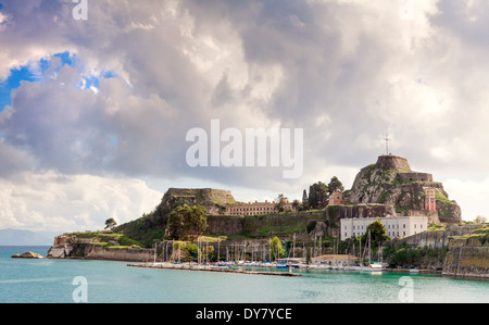 Die alte Festung von Korfu, Griechenland. Gebaut von den Venezianern, die es noch für kulturelle Veranstaltungen trotz Erosion verwendet wird. Stockfoto