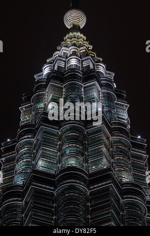 Die Petronas Towers, auch bekannt als die Petronas Twin Towers (Malaiisch: Menara Petronas oder Menara Berkembar Petronas) Stockfoto