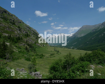 Wandern im Tal in Bessans, Savoie in der Region Rhône-Alpes im Südosten Frankreichs Stockfoto