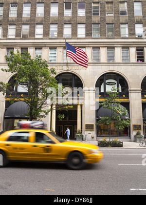 Die Textile Gebäude 295 Fifth Avenue Beschleunigung gelben Taxi New York USA Stockfoto