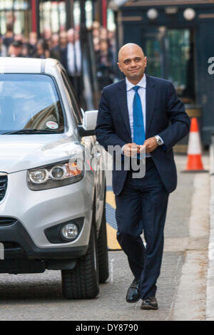 London, 9. März 2014. Nach dem Rücktritt früher in den Tag von Maria Miller Sajid Javid MP (Bromsgrove) kommt in der Downing Street, seine Position als die neue Kulturministerin aufzunehmen. Bildnachweis: Paul Davey/Alamy Live-Nachrichten Stockfoto